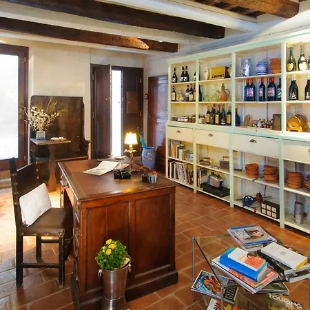 Pomarancio Bed & Breakfast *